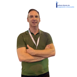 Mike Mosch DIRECTOR ACADEMICO